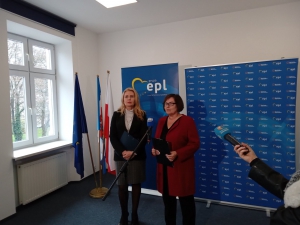 Rzeszów, Konferencja prasowa Elżbiety Łukacijewskiej na temat zmian właścicielskich w fabryce Autosan, przyszłości produkcji w HSW Stalowa Wola oraz działalności Fabryki Wagonów w Gniewczynie Łańcuckiej